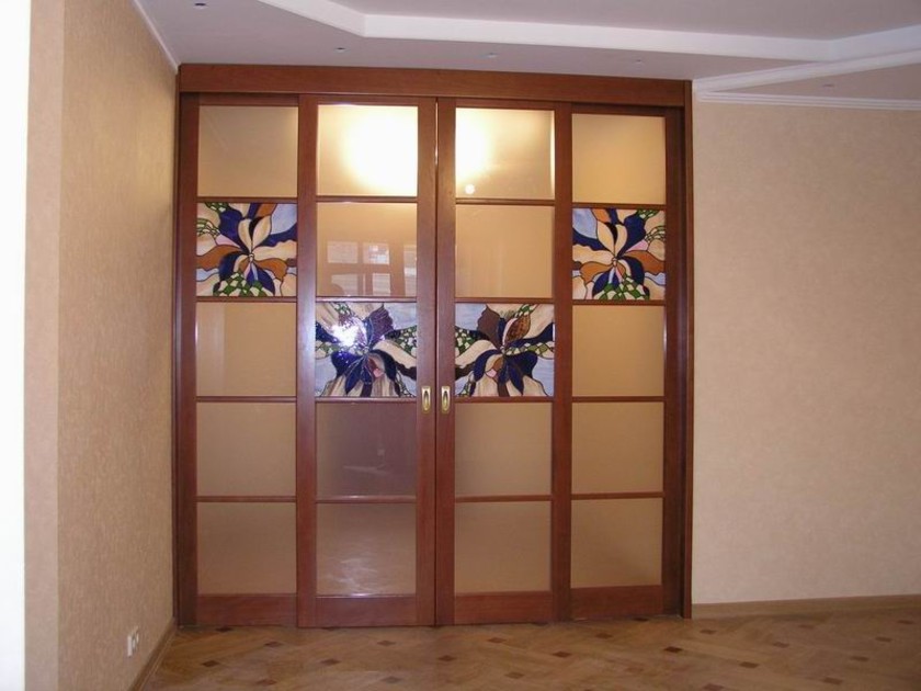 Перегородка с цветными стеклянными вставками Хабаровск
