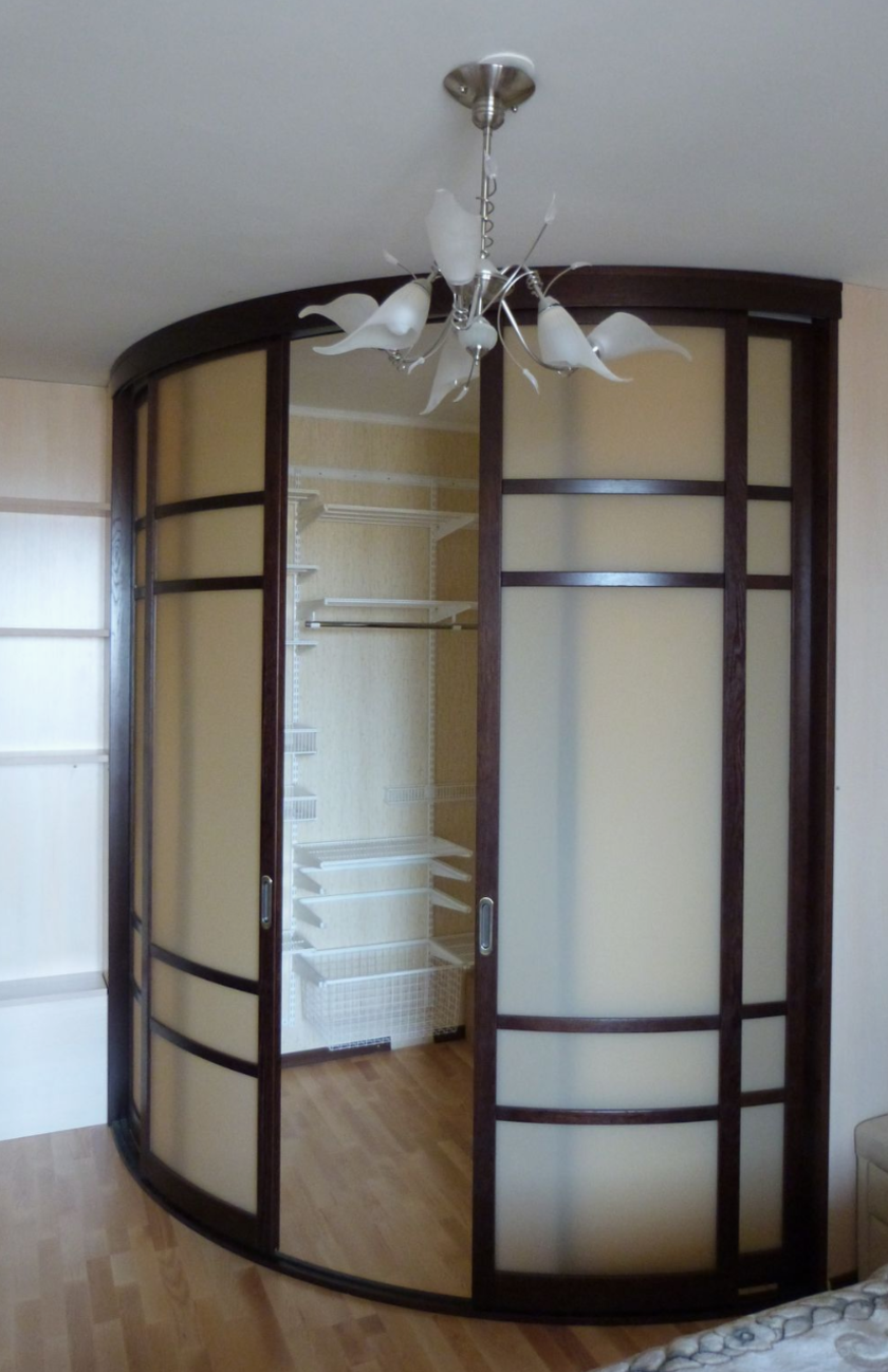 Радиусная полукруглая угловая гардеробная комната Хабаровск