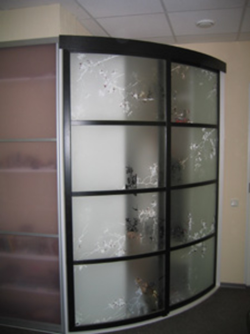 Шкаф купе радиусный с рисунком на стекле Хабаровск